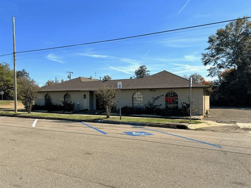 3800 Sq Ft Office Building for Sale : McComb : Pike County : Mississippi