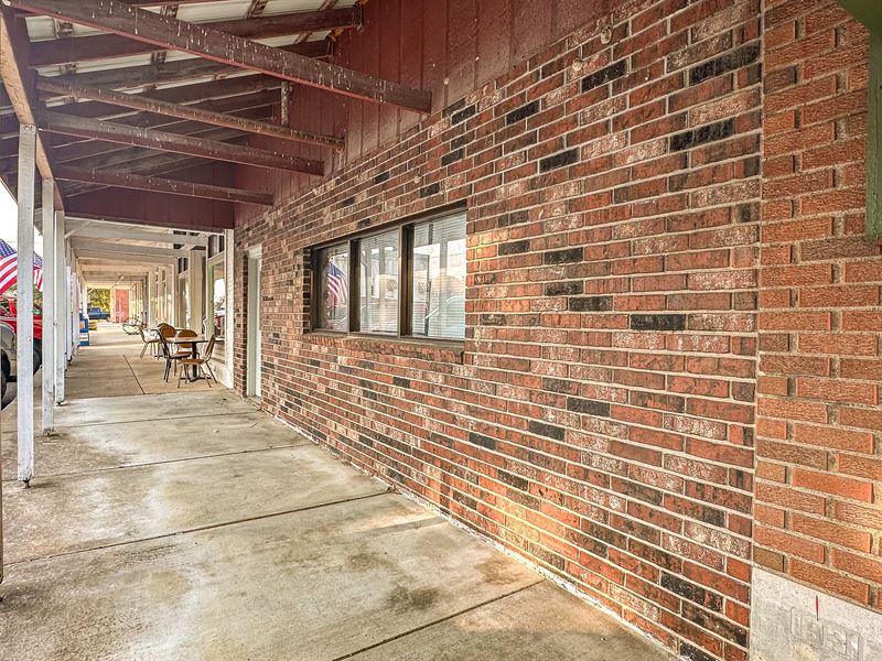 Commercial Building and Location : Seymour : Webster County : Missouri