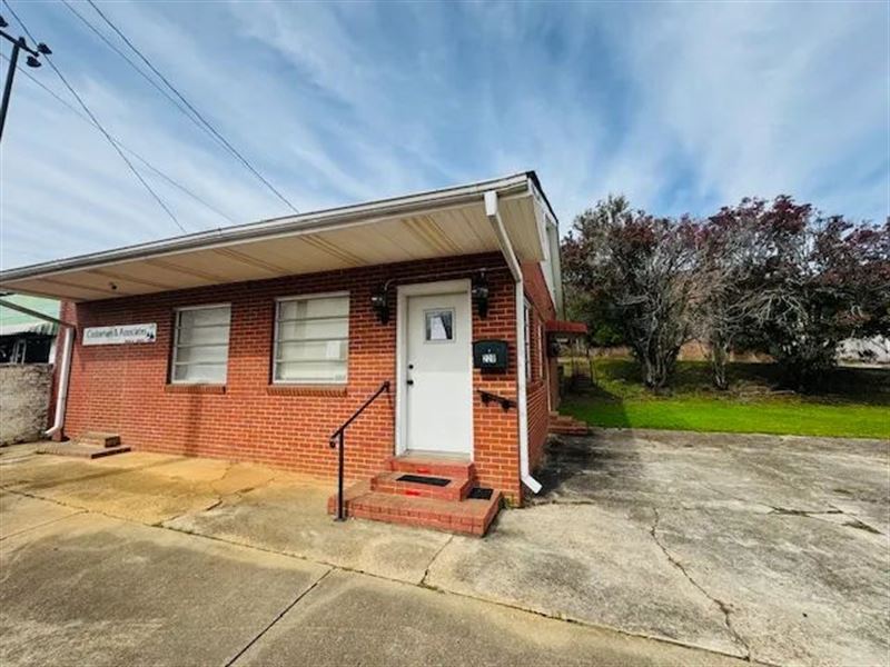 Nice Commercial Office, McComb, MS : McComb : Pike County : Mississippi