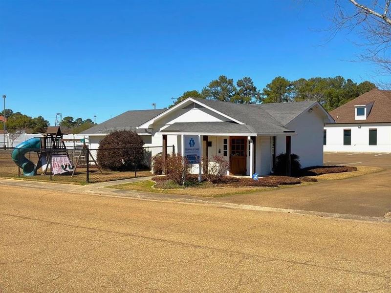 Commercial Office Space for Sale : McComb : Pike County : Mississippi