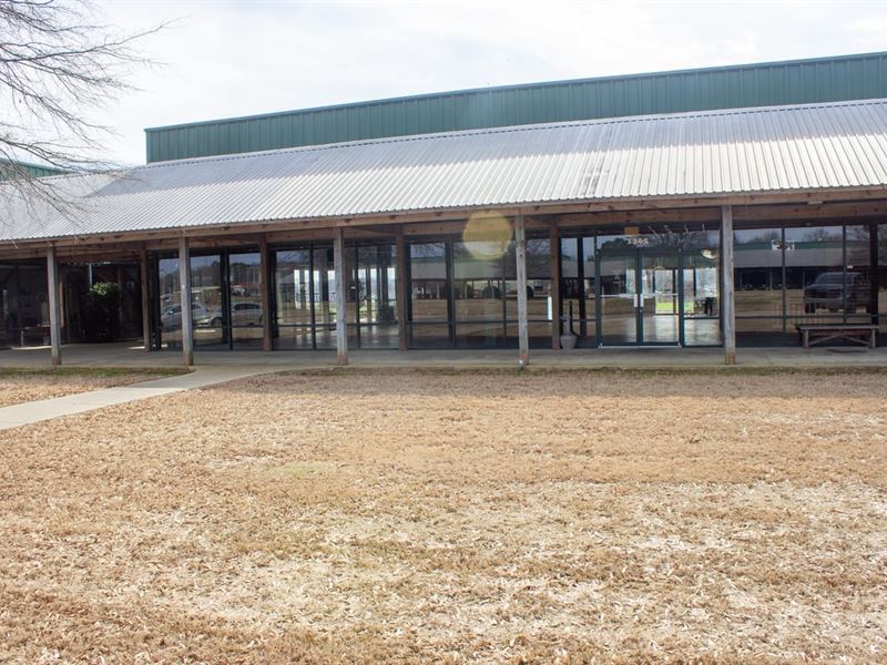 Mossy Oak Mall, Space Available fo : West Point : Clay County : Mississippi